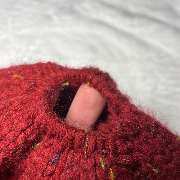 Red C.C. winter hat - Picture 4 of 8